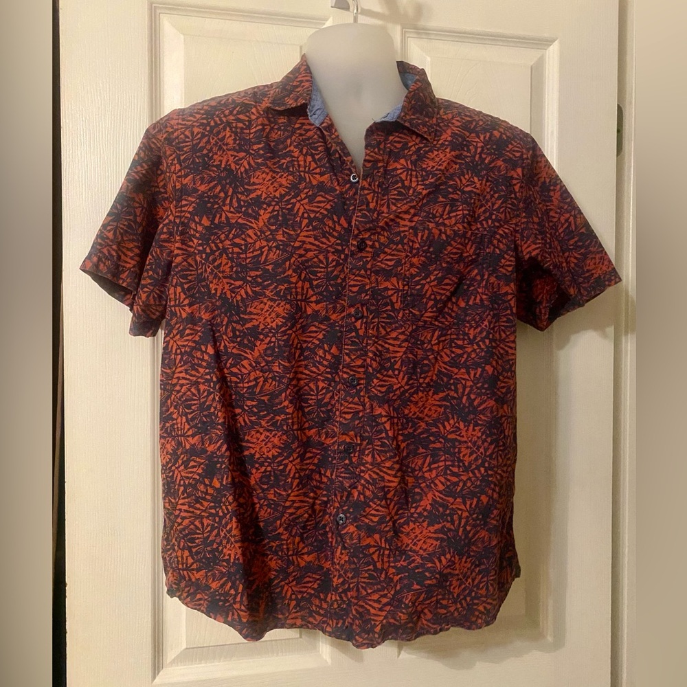 Men’s Navy and Orange causal button down short sleeve shirt